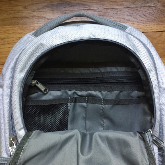 SOLD North Face Jester Backpack - Picture 4 of 13